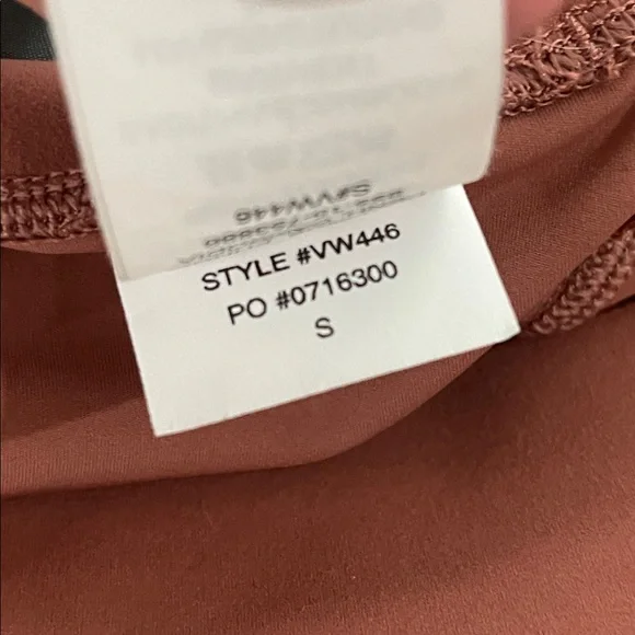 VUORI Studio Pocket Legging in Rosewood Cropped Size Small - Picture 9 of 10